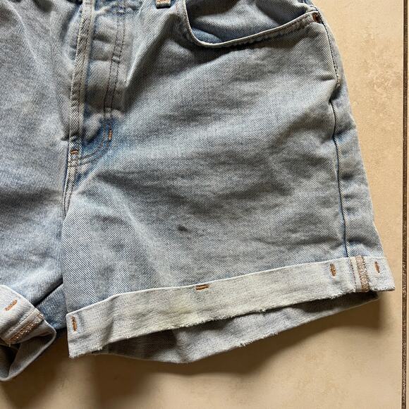 Vintage GAP Women's High Waisted Cuff Denim Jean Short Light Wash Size 10 - Picture 2 of 11